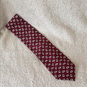 Elegant Maroon Patterned Tie